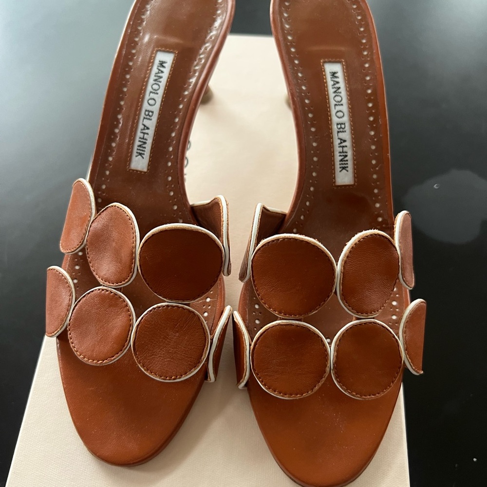 Circle cut leather kitten heels